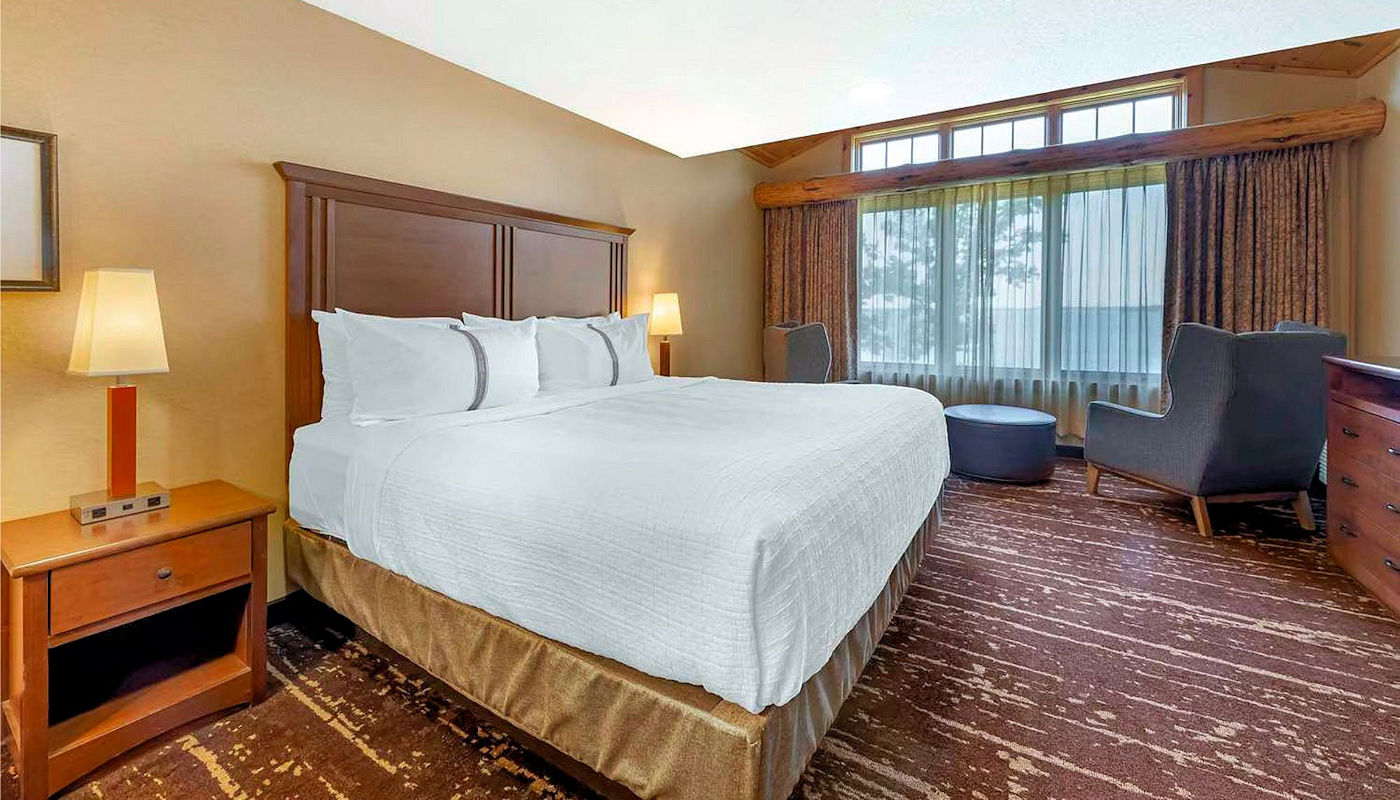 Lodge King Kitchenette Accessible Lake View Lodge King Kitchenette Accessible Lake View