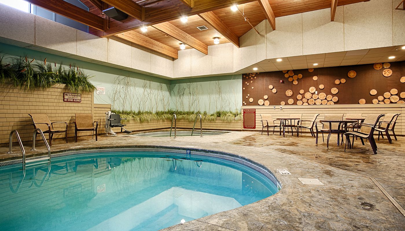 Indoor Heated Pool & Spa - The Lodge on Lake Detroit