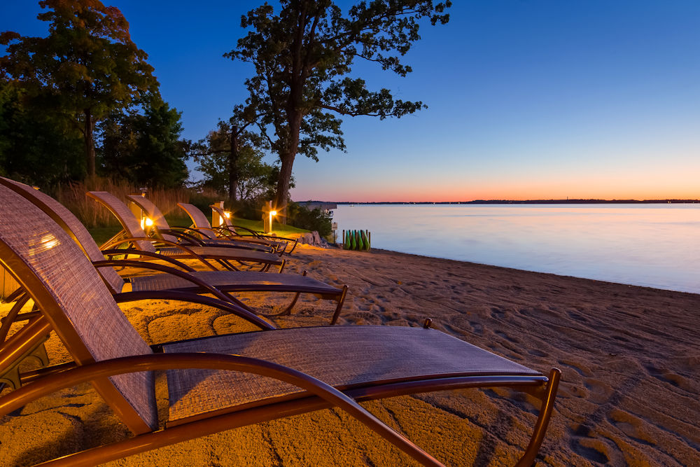 Enjoy memorable sunsets at the Lodge on Lake Detroit