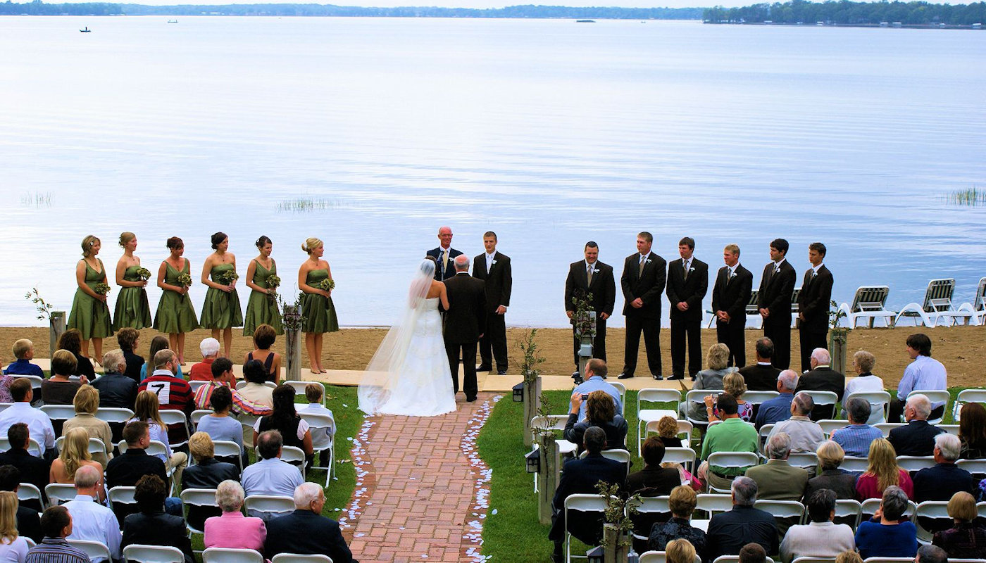 Weddings in Detroit Lakes MN | Wedding Venue Detroit Lakes | The Lodge on Lake Detroit
