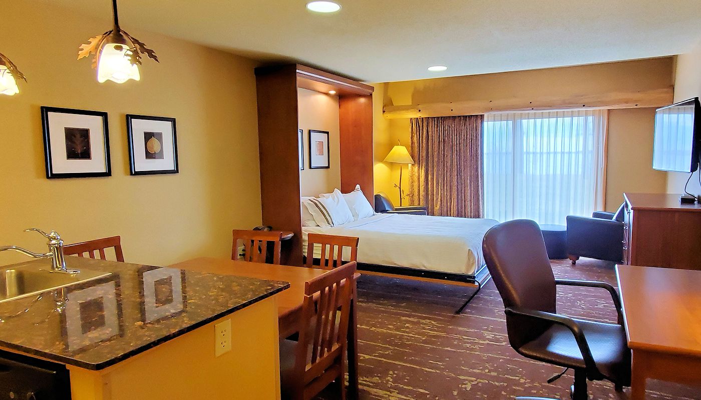 Detroit Lakes Minnesota Hotel: Queen Retreat Rooms
