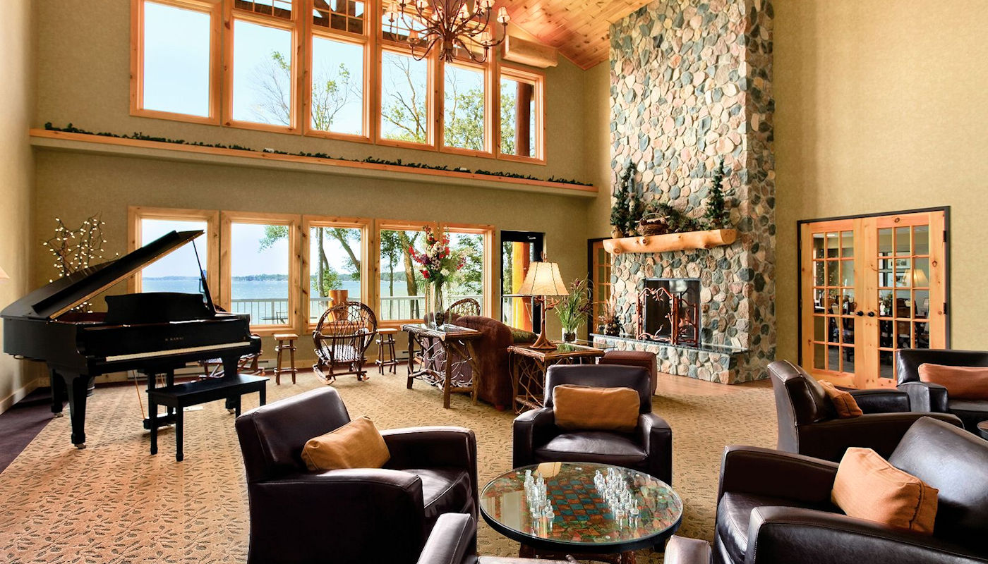 Fireside Lobby, LoLa D’s Bar & Sunset Serenades at the Lodge on Lake Detroit